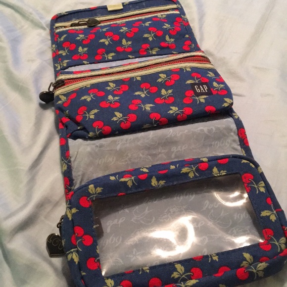 GAP Cherry Toiletry Bag - Picture 4 of 5